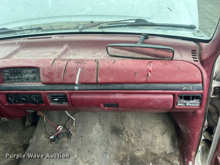 image for item DO6570 1996 Ford F150 pickup truck