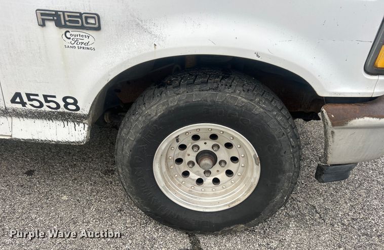 image for item DO6570 1996 Ford F150 pickup truck