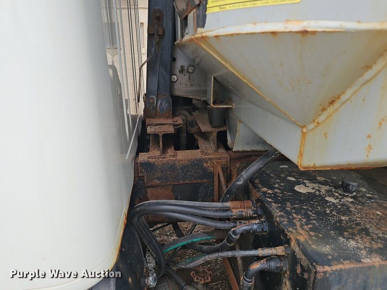 image for item DP0958 2000 International 4700 dump truck