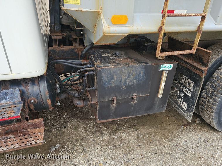 image for item DP0958 2000 International 4700 dump truck