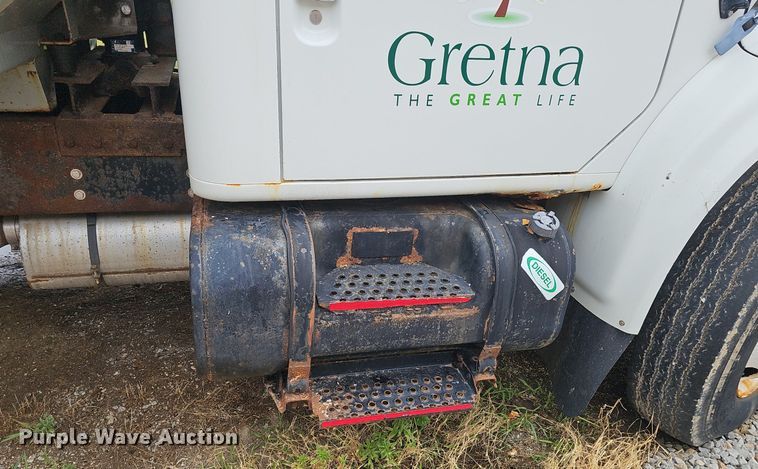 image for item DP0958 2000 International 4700 dump truck