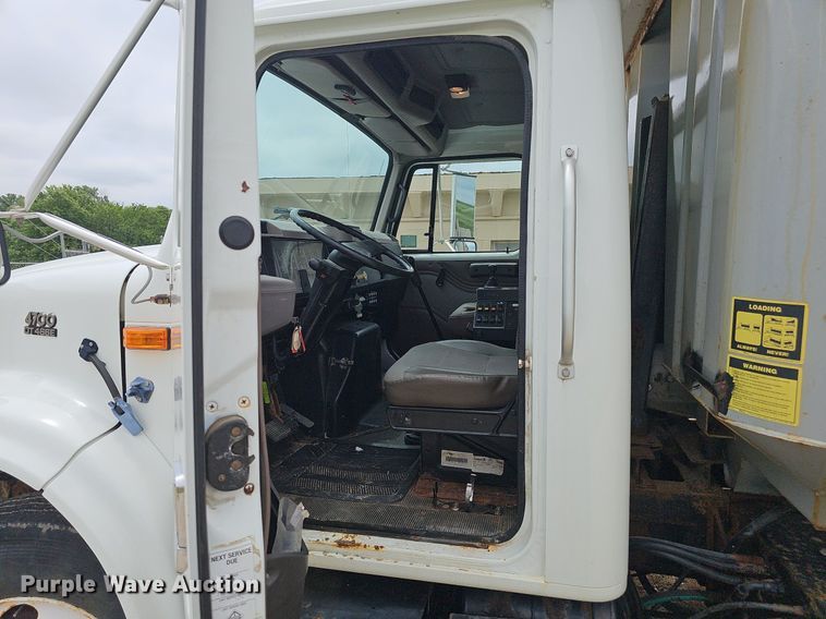 image for item DP0958 2000 International 4700 dump truck