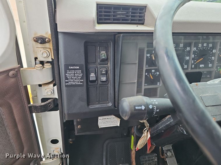 image for item DP0958 2000 International 4700 dump truck