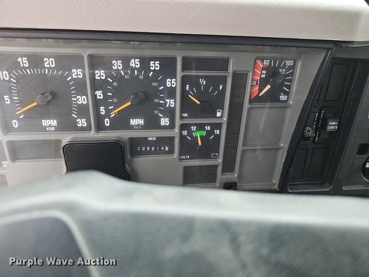 image for item DP0958 2000 International 4700 dump truck