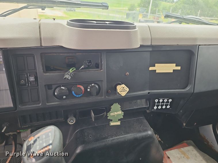 image for item DP0958 2000 International 4700 dump truck