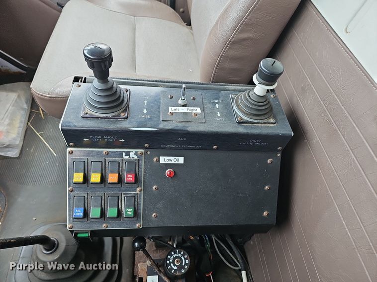 image for item DP0958 2000 International 4700 dump truck