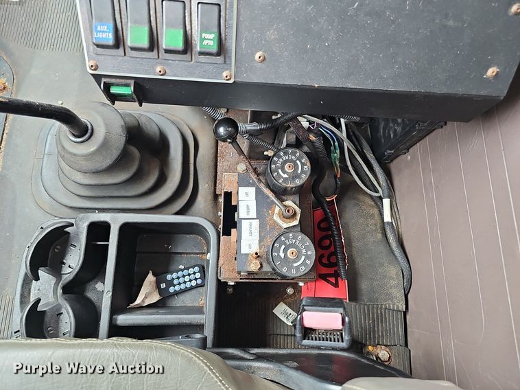 image for item DP0958 2000 International 4700 dump truck