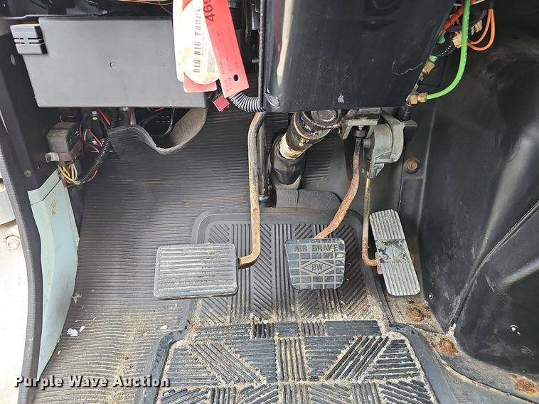 image for item DP0958 2000 International 4700 dump truck