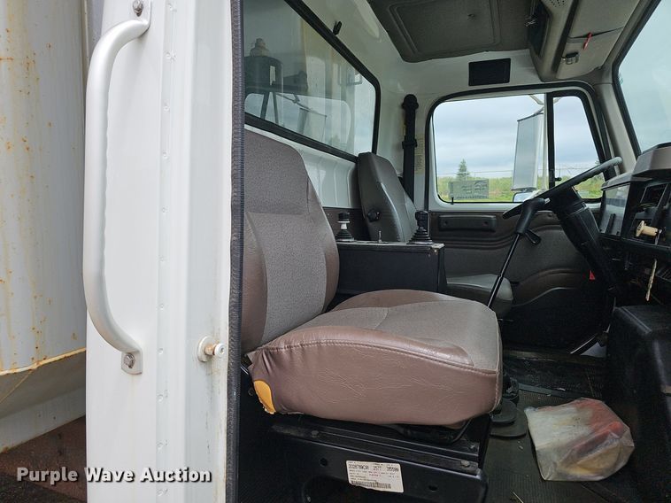 image for item DP0958 2000 International 4700 dump truck