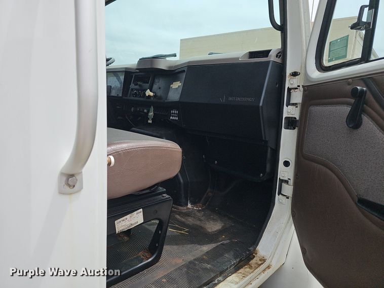 image for item DP0958 2000 International 4700 dump truck