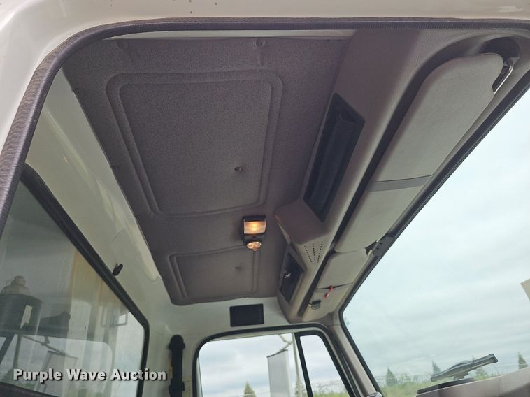 image for item DP0958 2000 International 4700 dump truck