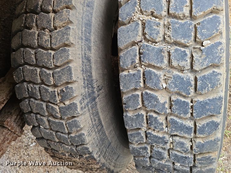 image for item DP0958 2000 International 4700 dump truck