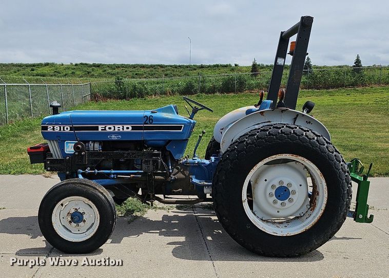 image for item DP0962 Ford 2910 Series II tractor