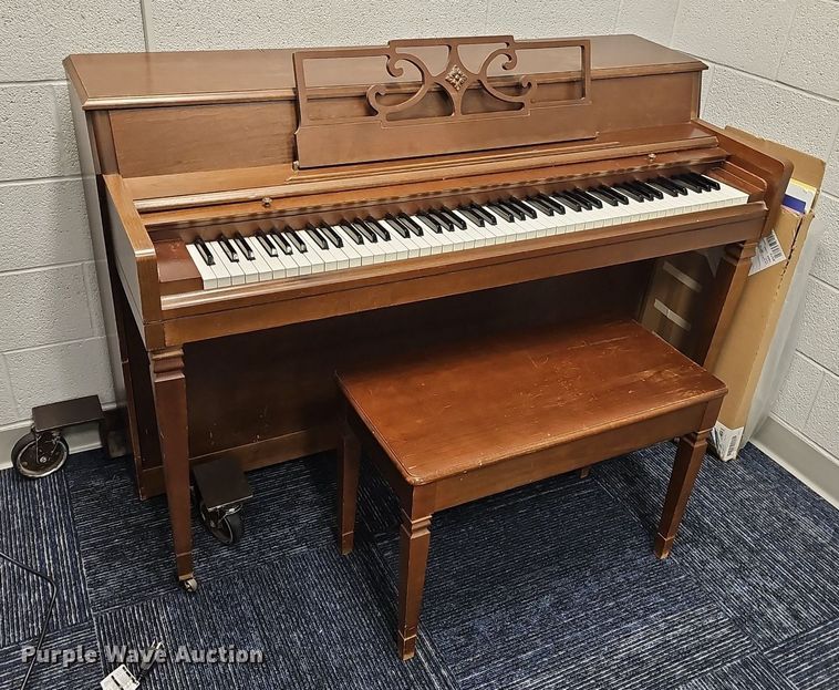 image for item DP0964 Hospe piano