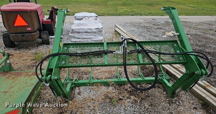 image for item DP1005 John Deere bale accumulator grapple