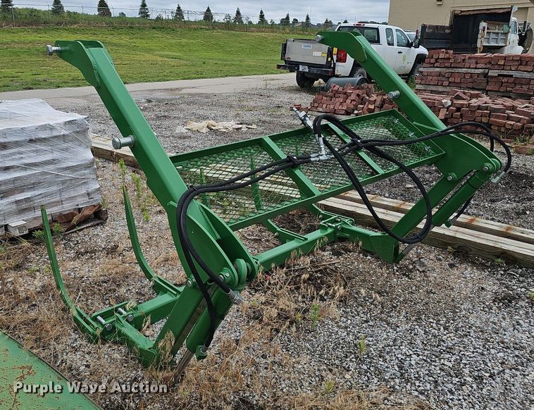 image for item DP1005 John Deere bale accumulator grapple