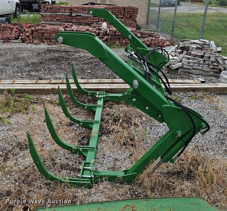 image for item DP1005 John Deere bale accumulator grapple