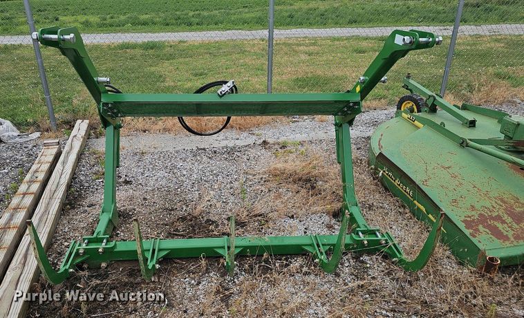 image for item DP1005 John Deere bale accumulator grapple
