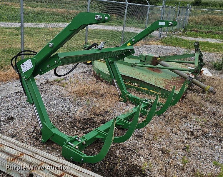 image for item DP1005 John Deere bale accumulator grapple