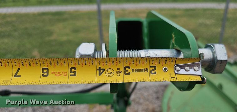 image for item DP1005 John Deere bale accumulator grapple