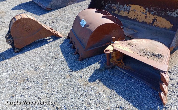 image for item DP1044 (3) backhoe buckets