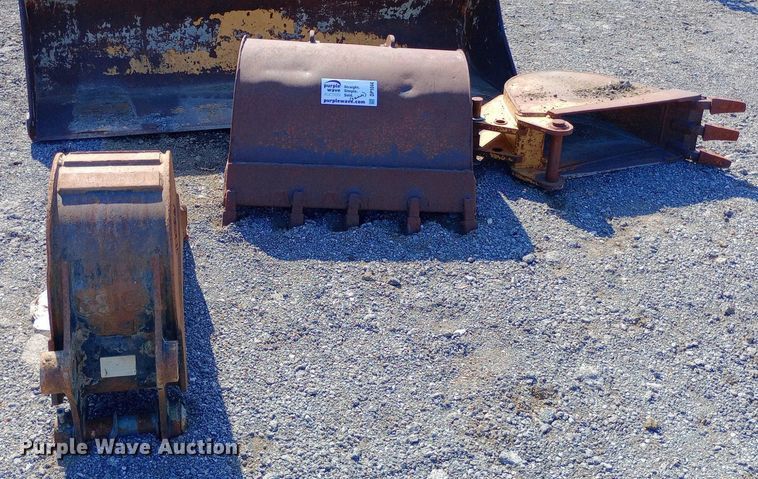 image for item DP1044 (3) backhoe buckets