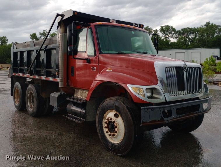 image for item DP1056 2007 International 7400 dump truck