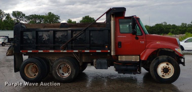 image for item DP1056 2007 International 7400 dump truck