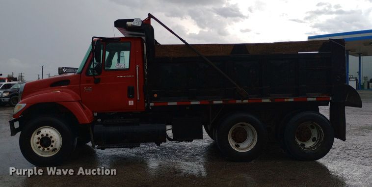 image for item DP1056 2007 International 7400 dump truck