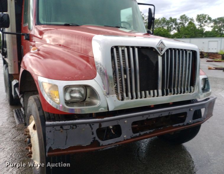 image for item DP1056 2007 International 7400 dump truck