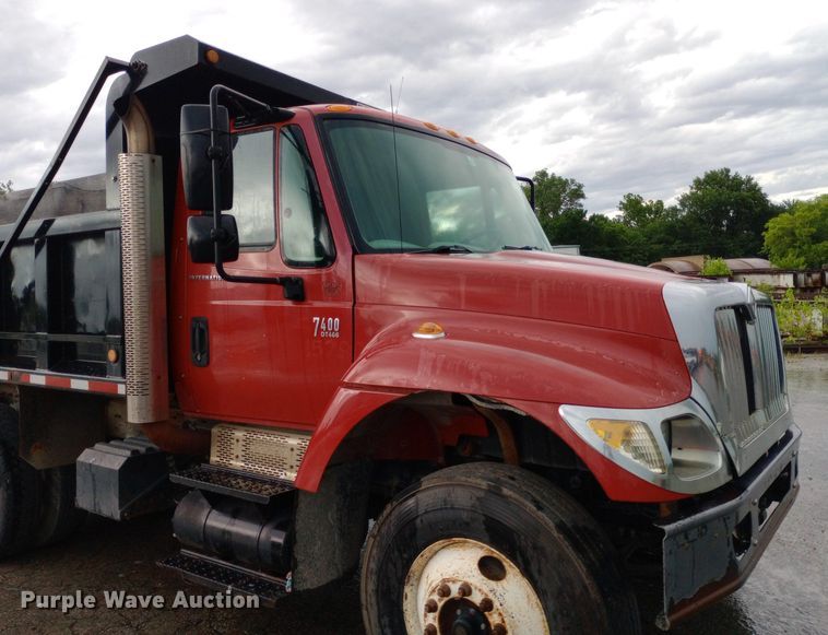 image for item DP1056 2007 International 7400 dump truck