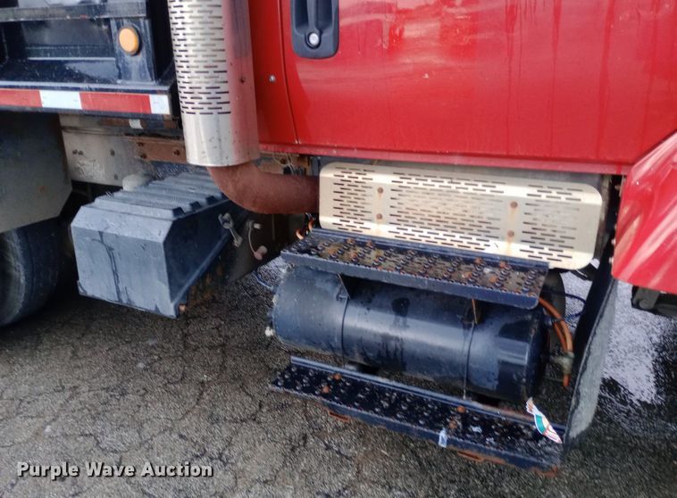 image for item DP1056 2007 International 7400 dump truck