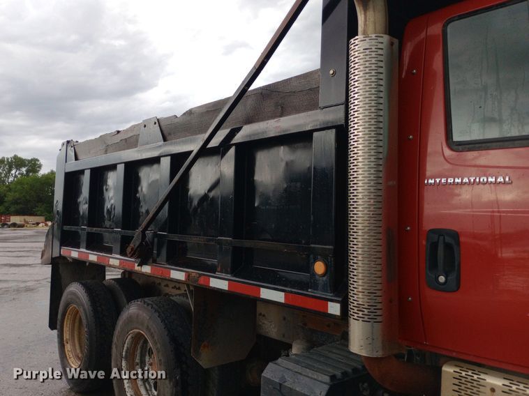 image for item DP1056 2007 International 7400 dump truck