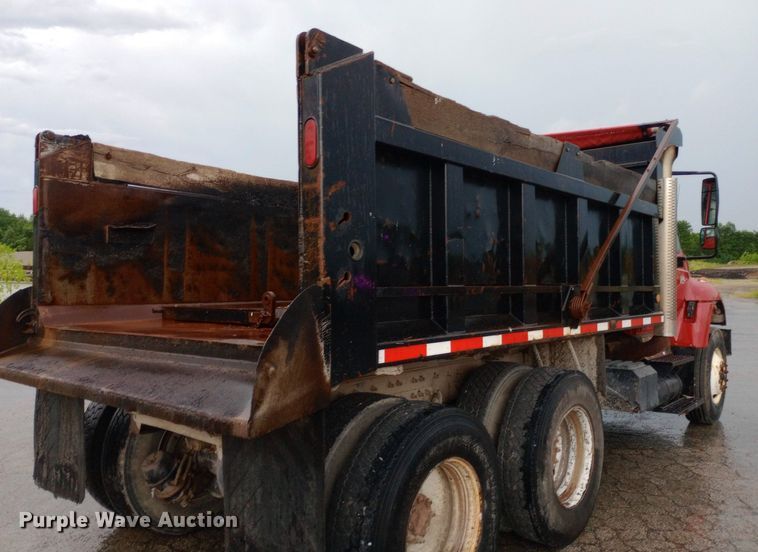 image for item DP1056 2007 International 7400 dump truck