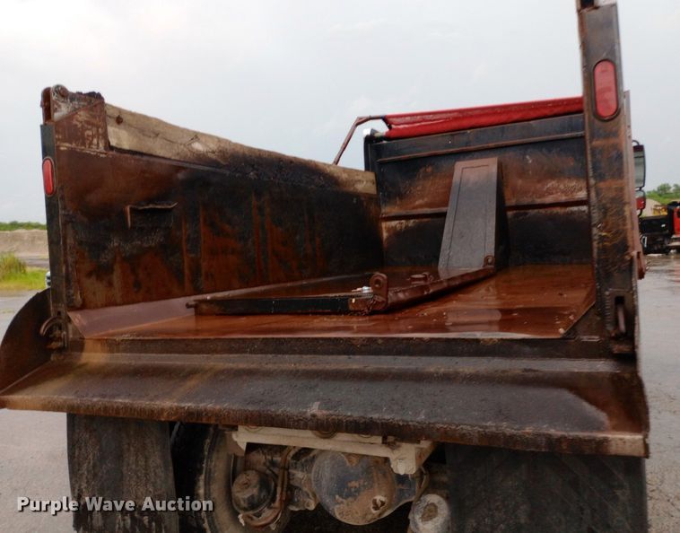 image for item DP1056 2007 International 7400 dump truck