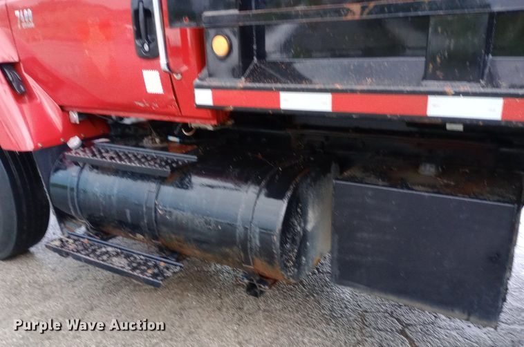 image for item DP1056 2007 International 7400 dump truck