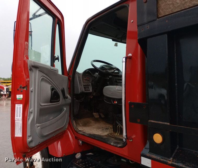 image for item DP1056 2007 International 7400 dump truck