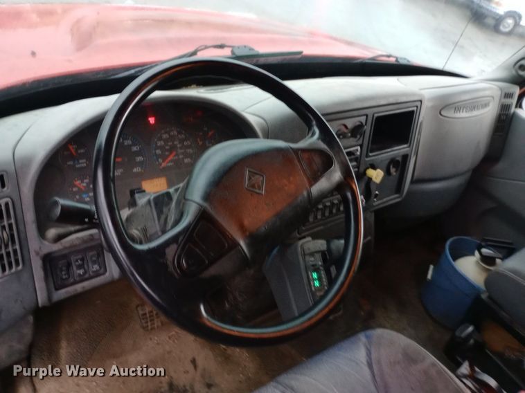 image for item DP1056 2007 International 7400 dump truck