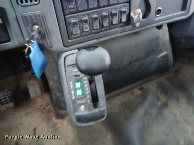 image for item DP1056 2007 International 7400 dump truck