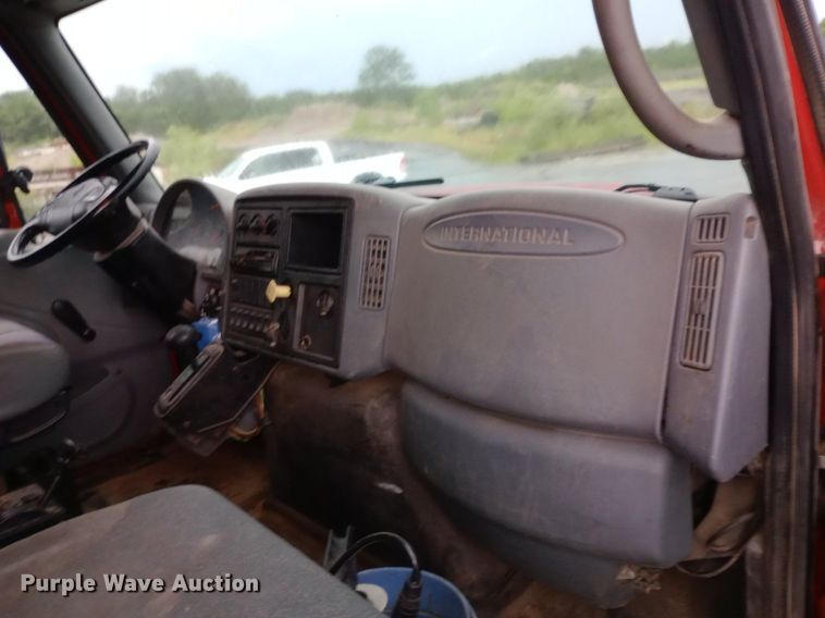 image for item DP1056 2007 International 7400 dump truck