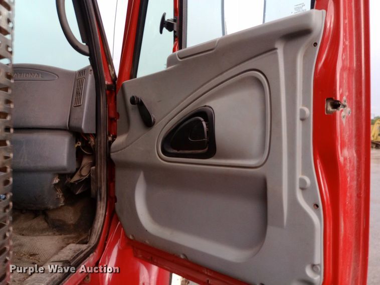 image for item DP1056 2007 International 7400 dump truck