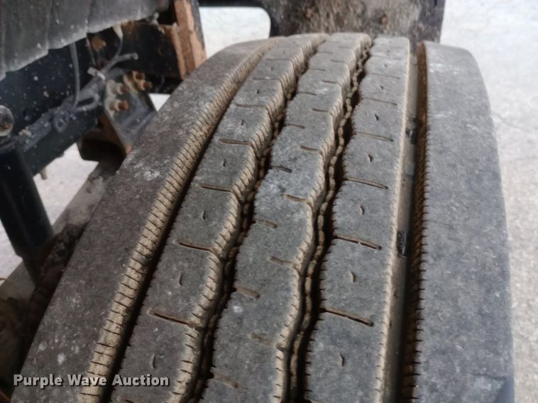 image for item DP1056 2007 International 7400 dump truck