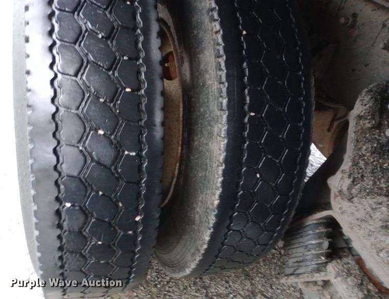 image for item DP1056 2007 International 7400 dump truck