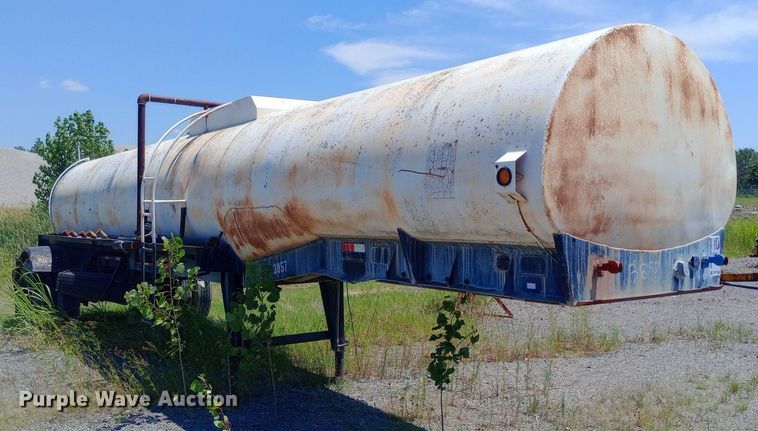 image for item DP1068 1955 Fruehauf tank trailer