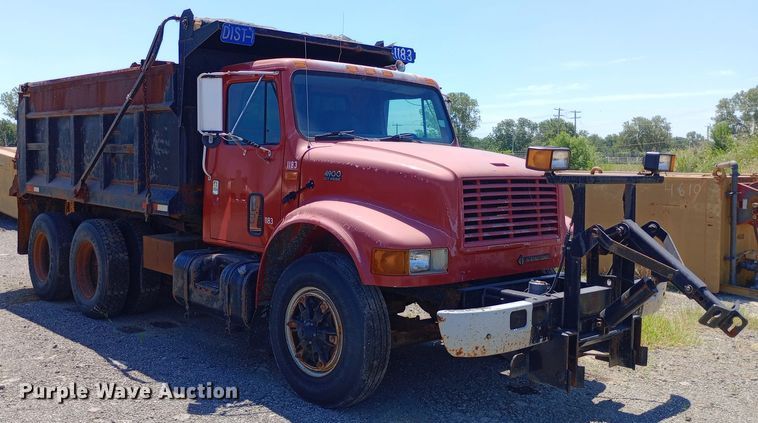 image for item DP1080 2001 International 4900 dump truck