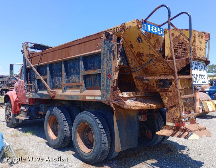 image for item DP1080 2001 International 4900 dump truck