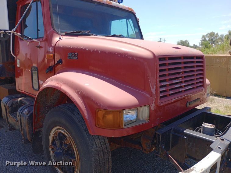 image for item DP1080 2001 International 4900 dump truck