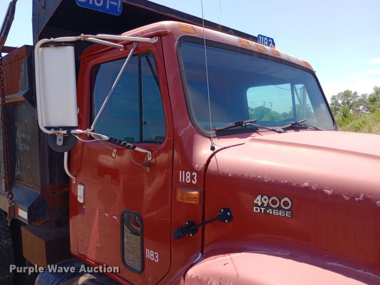 image for item DP1080 2001 International 4900 dump truck