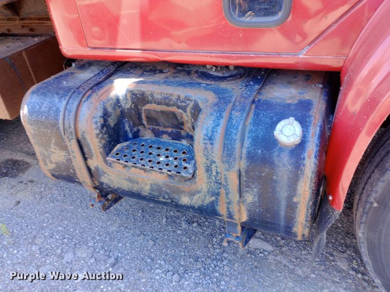 image for item DP1080 2001 International 4900 dump truck