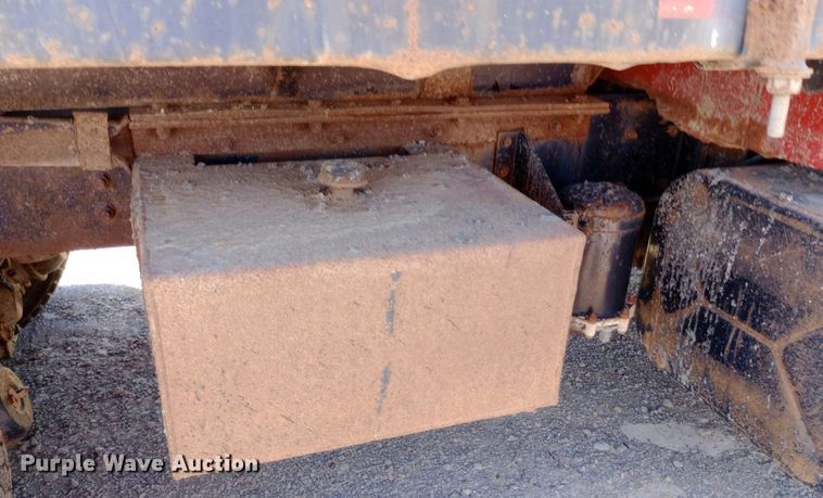 image for item DP1080 2001 International 4900 dump truck